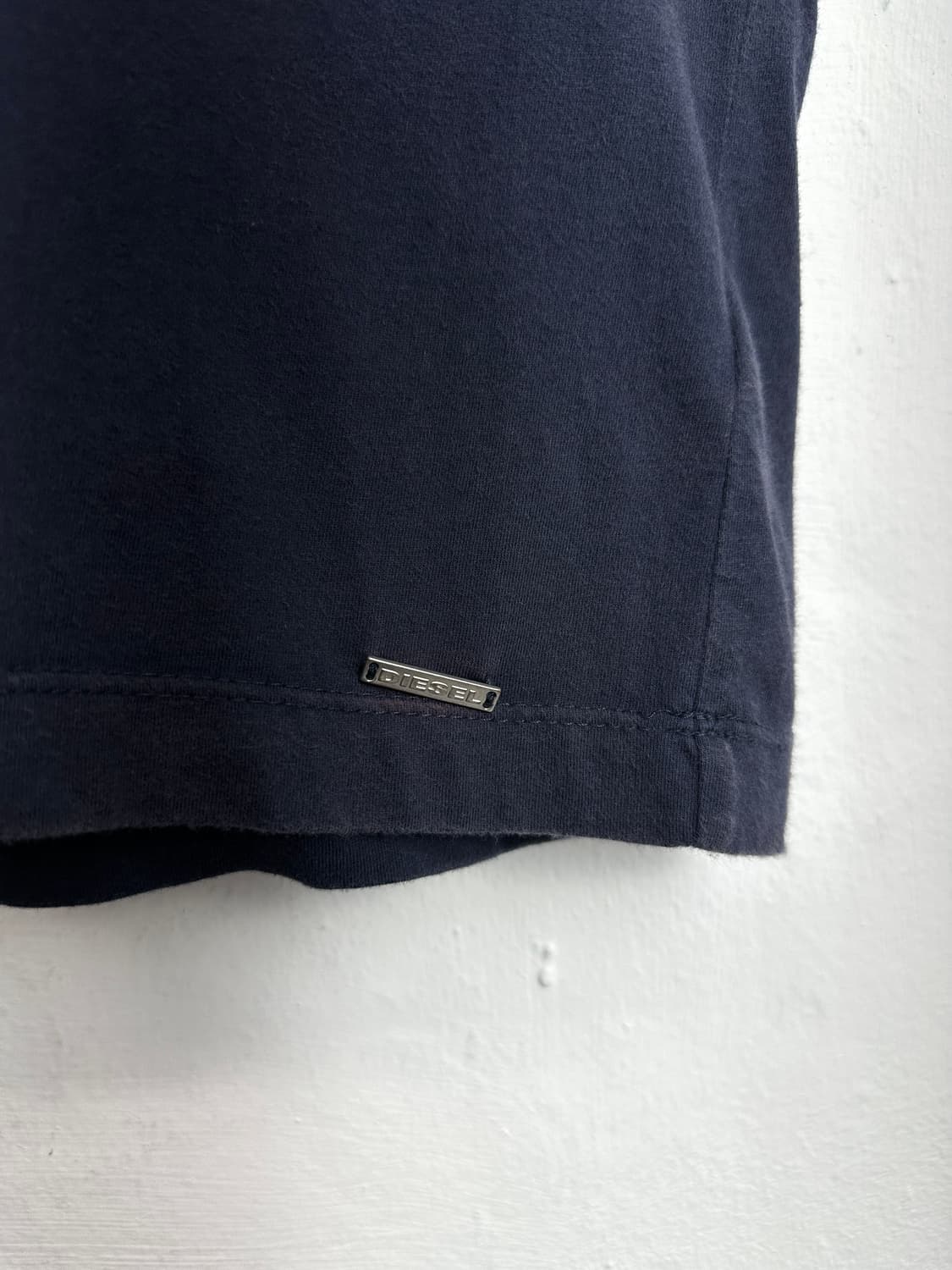 Diesel Metal Logo V-Neck T-Shirt 상품이미지5