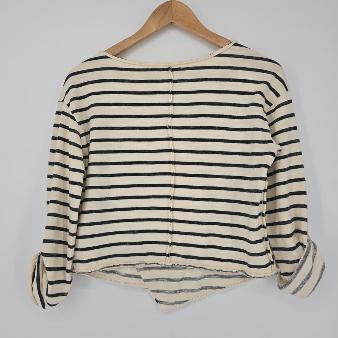 JUICY COUTURE 언발 스트라이프 플라워 크롭 티 (빈티지 무드) 상품이미지9