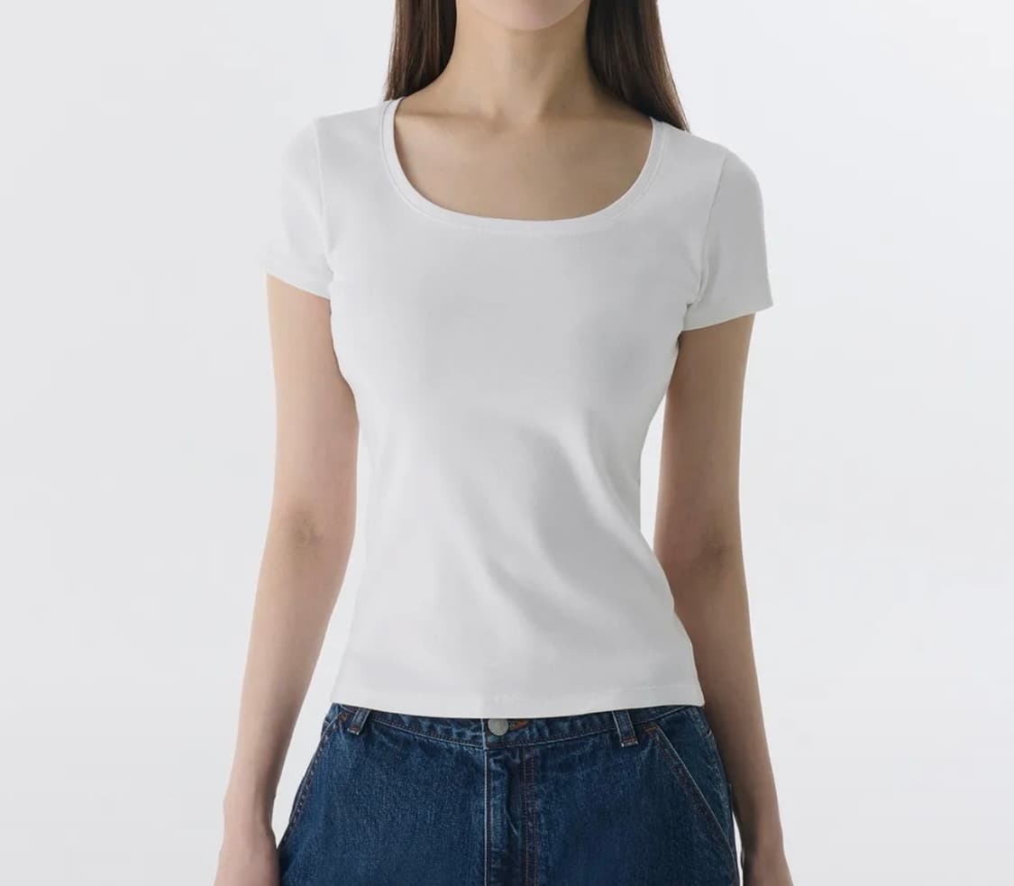 무신사 스탠다드 우먼즈 슬림 스쿱 넥 티셔츠 반팔 상품이미지1