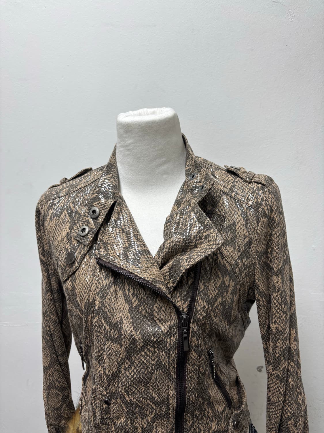 [GGPX]Snake Pattern 00’s Slim Fit Neck D 상품이미지4