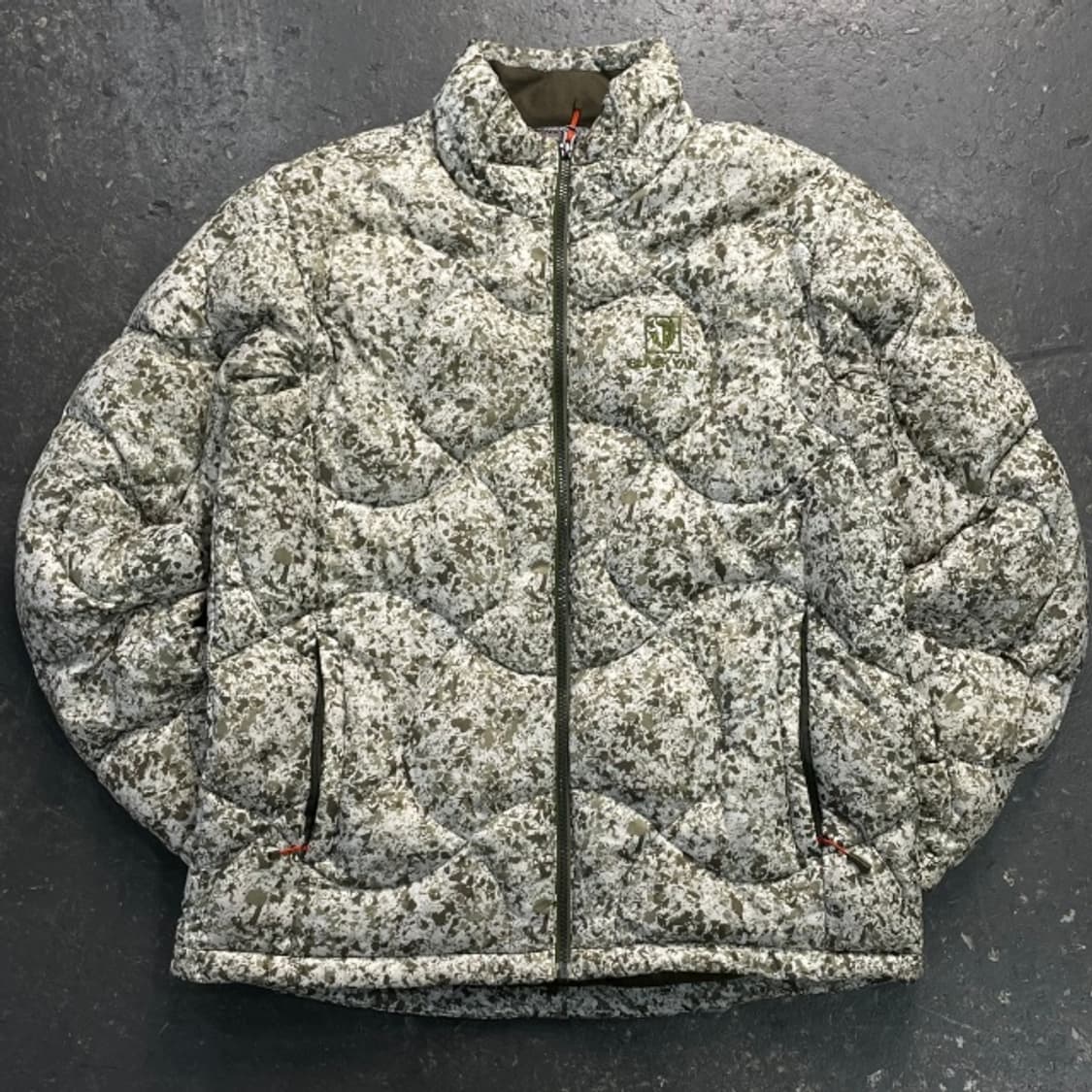 100 블랙야크 카모 경량패딩 상품이미지1