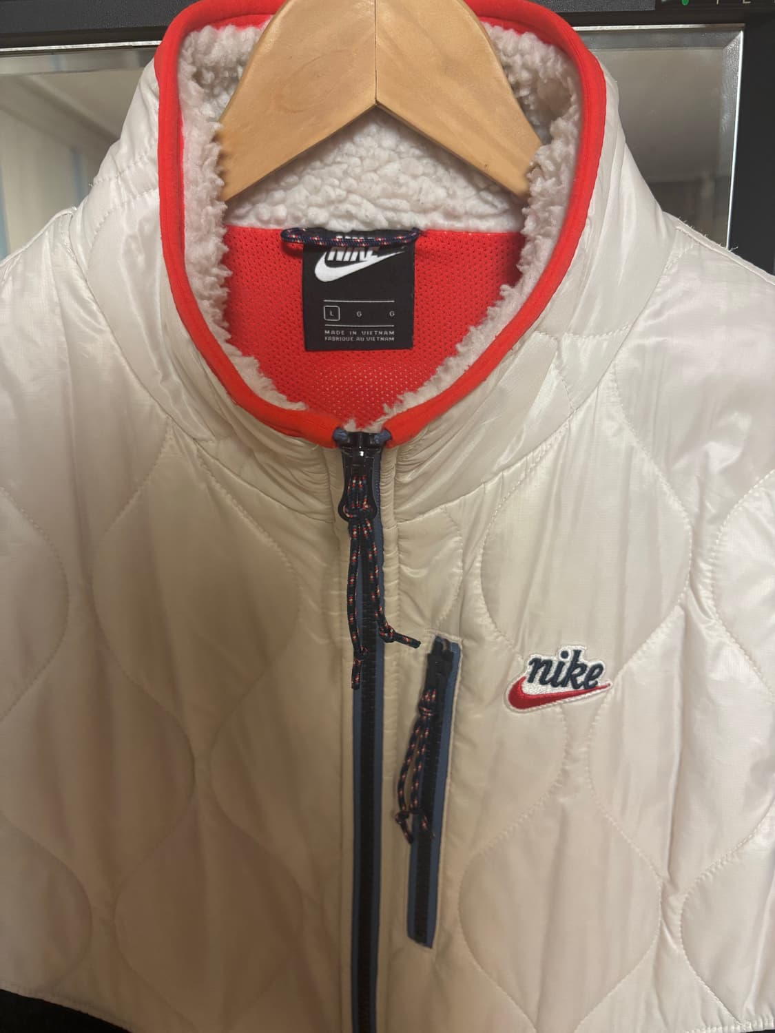 [서울 직거래] 나이키 뽀글이 퀼팅 조끼 L 상품이미지3