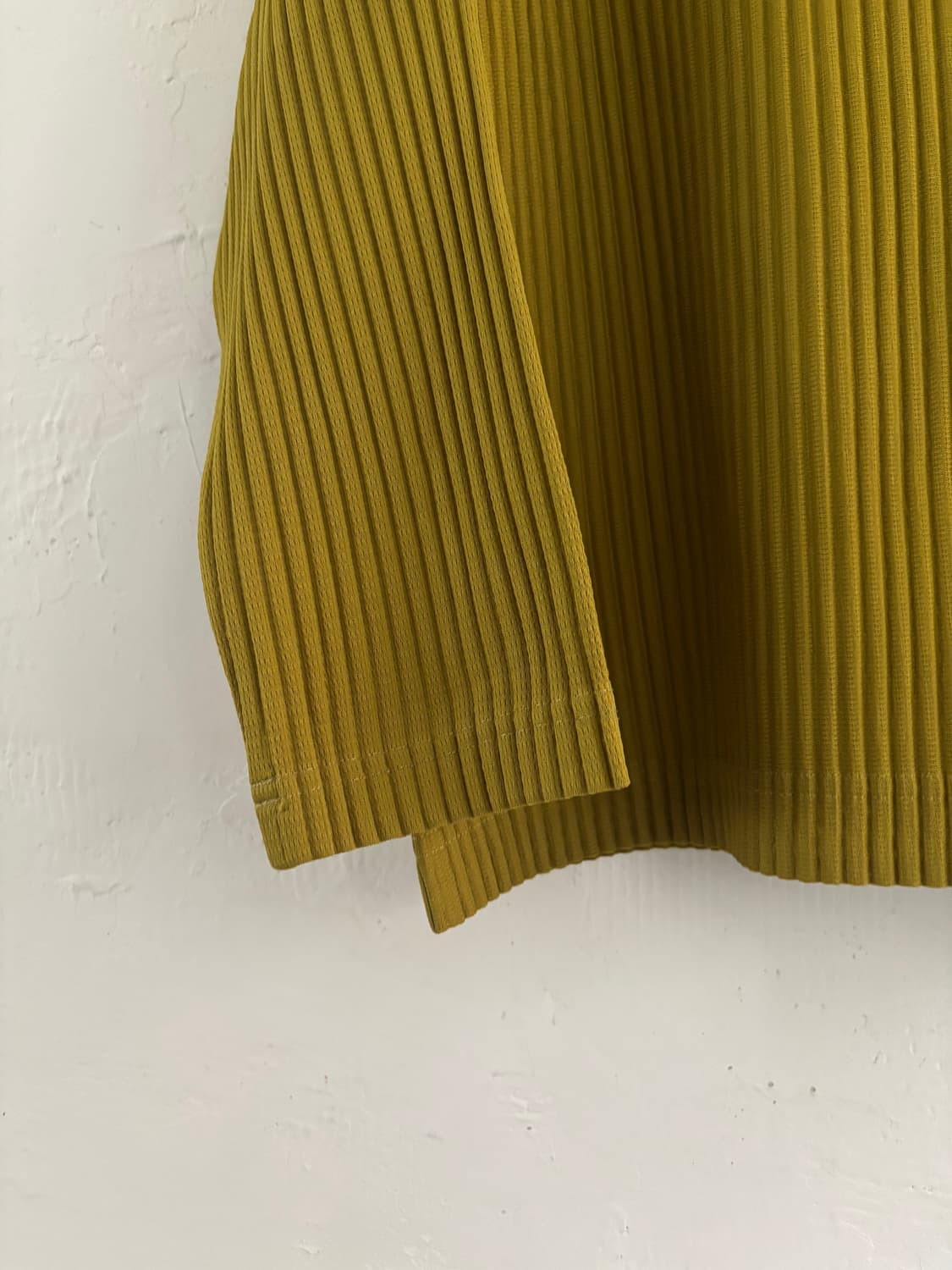 이세이미야케 옴므플리셰 플리츠 하이넥 컷소우 올리브 롱슬리브 상품이미지5