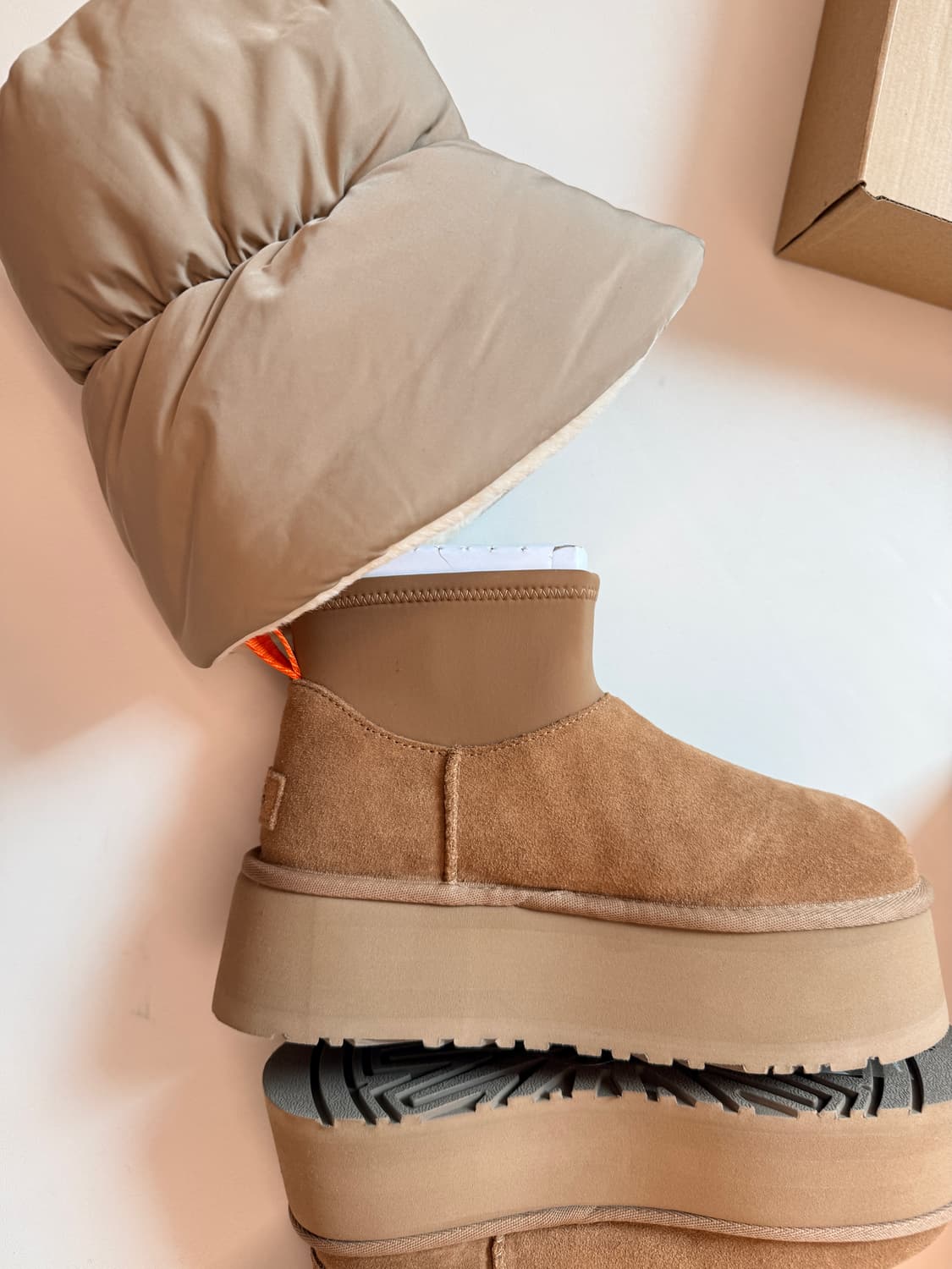 새상품)UGG 클래식 미니 플랫폼 레그워머 235-240size 상품이미지5