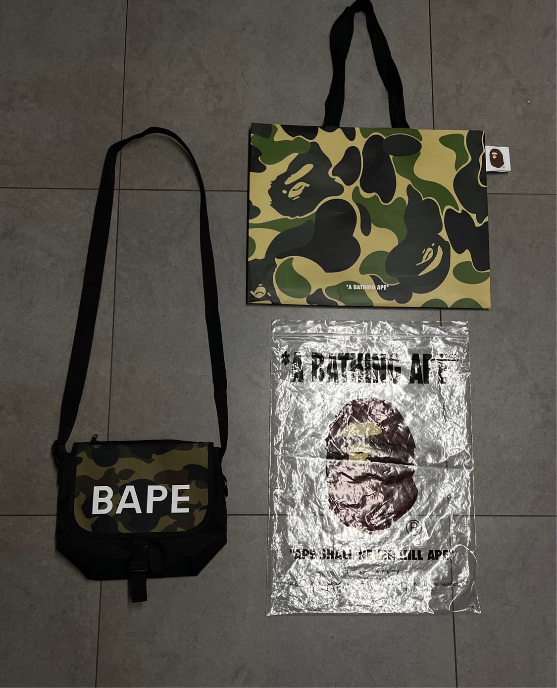 베이프 크로스백 상품이미지1