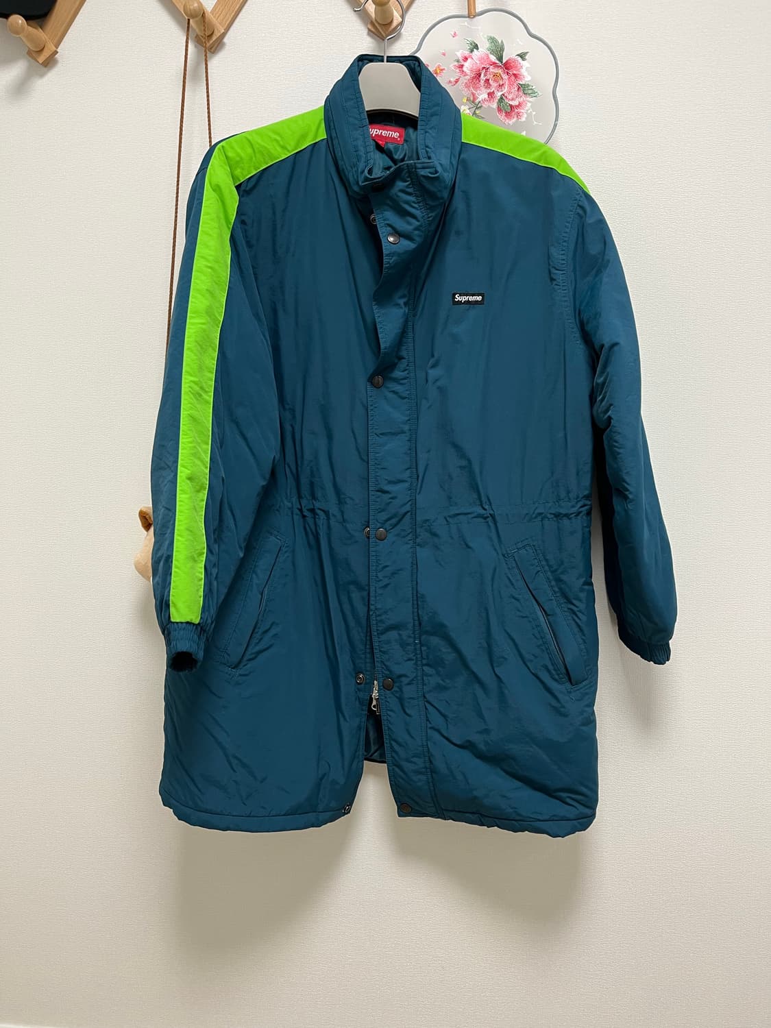 슈프림 백로고 스타디움 파카 상품이미지1