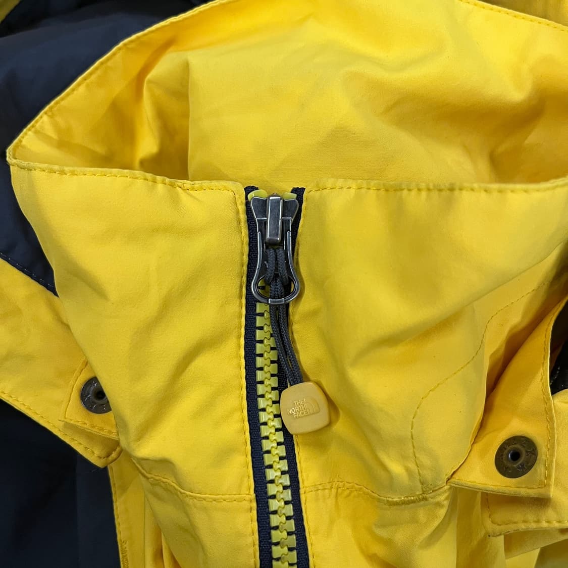 [정품/L] 노스페이스 옐로우 네이비 바람막이 후드 자켓 b17 상품이미지7