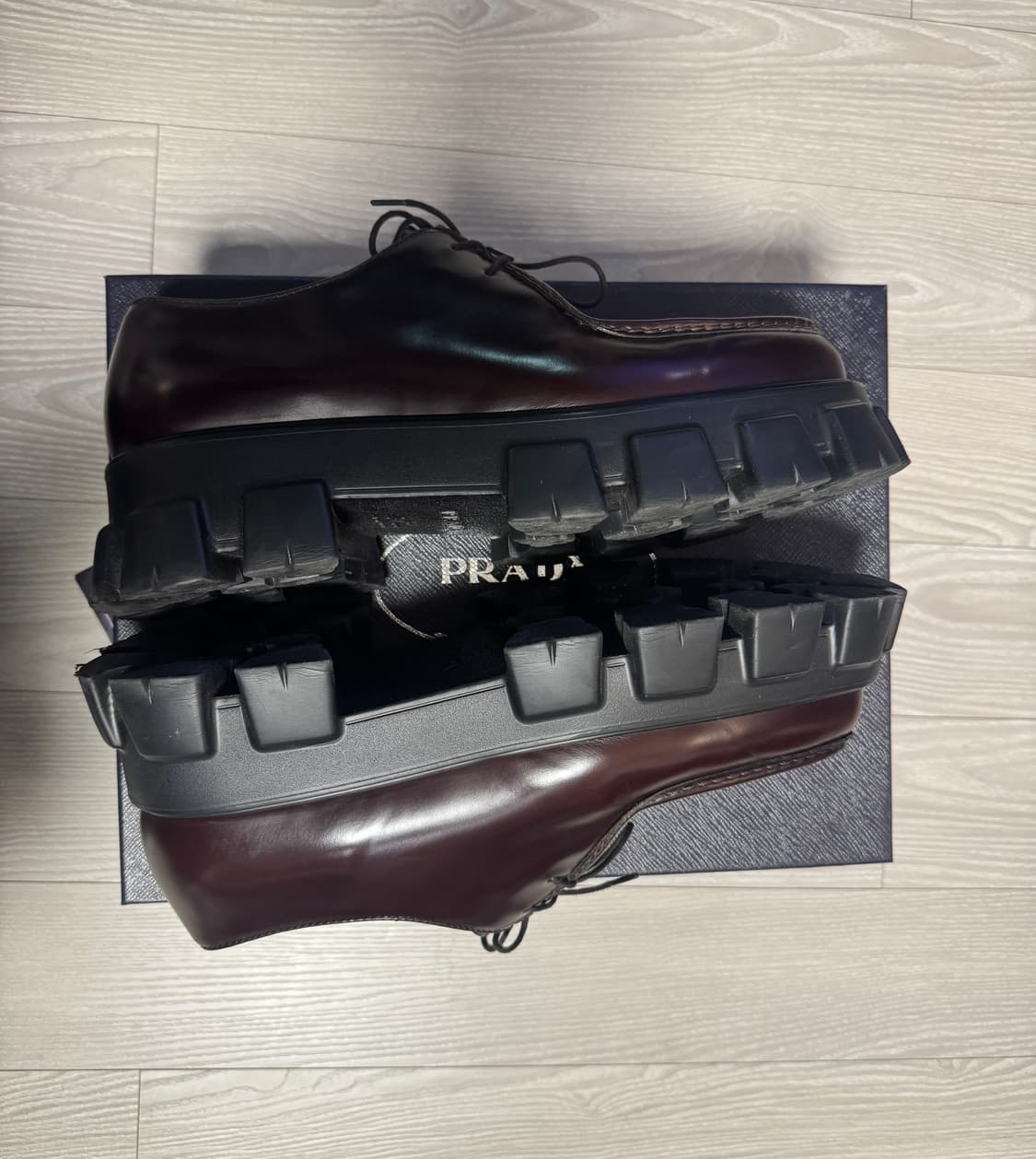프라다 / 모놀리스 브러시드 가죽 레이스업 로퍼 브라운 / 10 상품이미지4