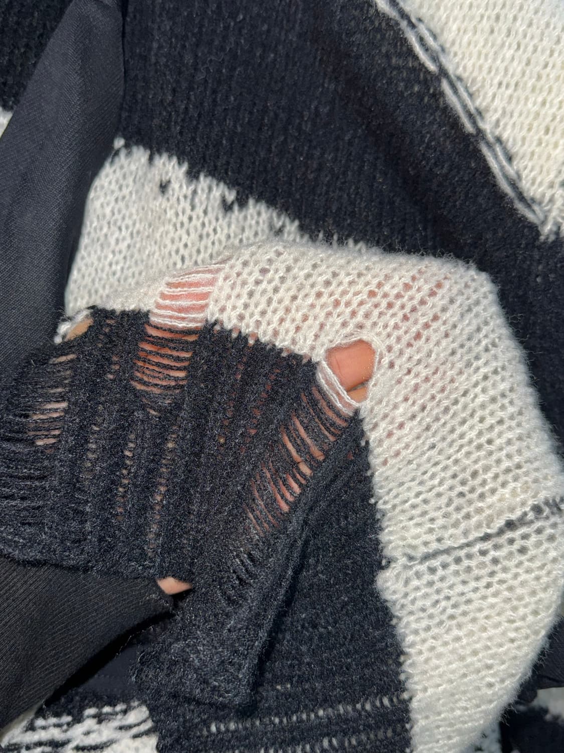 무채색 스트라이프 데미지 니트 리본 코트 코디세트  상품이미지6