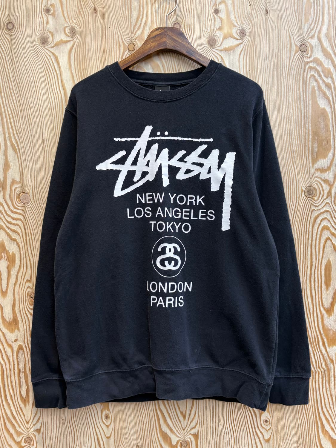 스투시 월드투어 맨투맨 상품이미지1