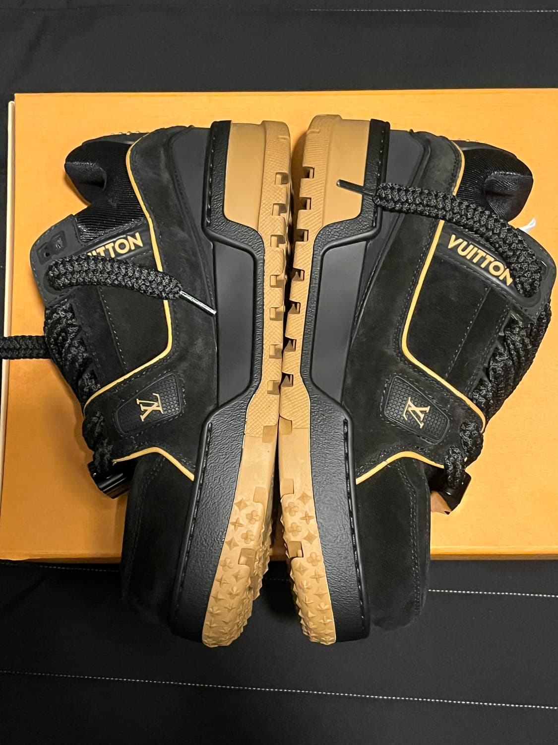 루이비통 맥시 스니커즈 블랙 UK5 상품이미지2