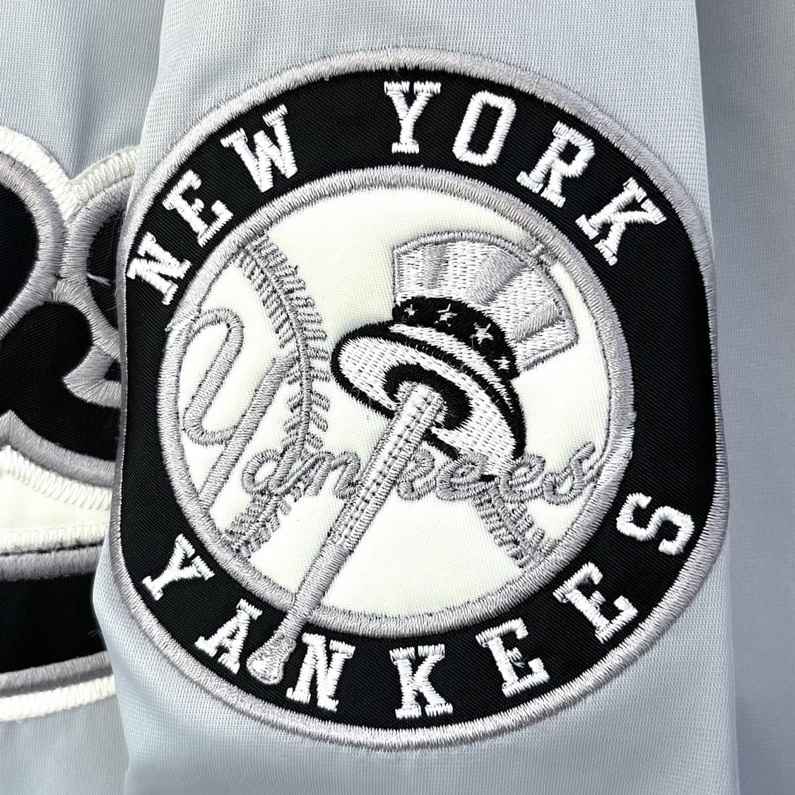 MLB 2001 뉴욕 양키즈 스펠아웃 나일론 바시티자켓 상품이미지6