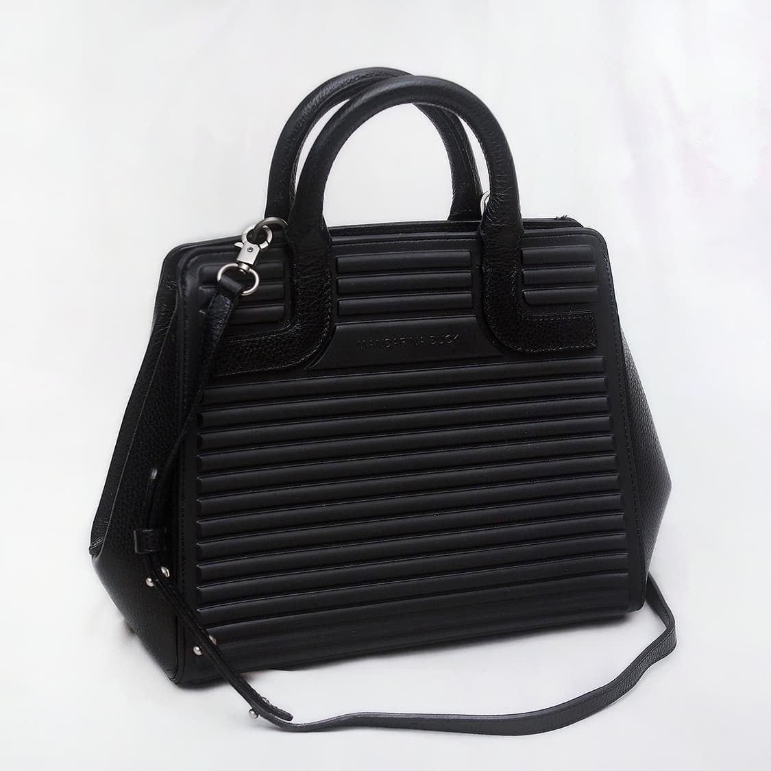 만다리나덕 x 엠마뉴엘라 마젠타 콜라보 한정판 에바(EVA)백 상품이미지1