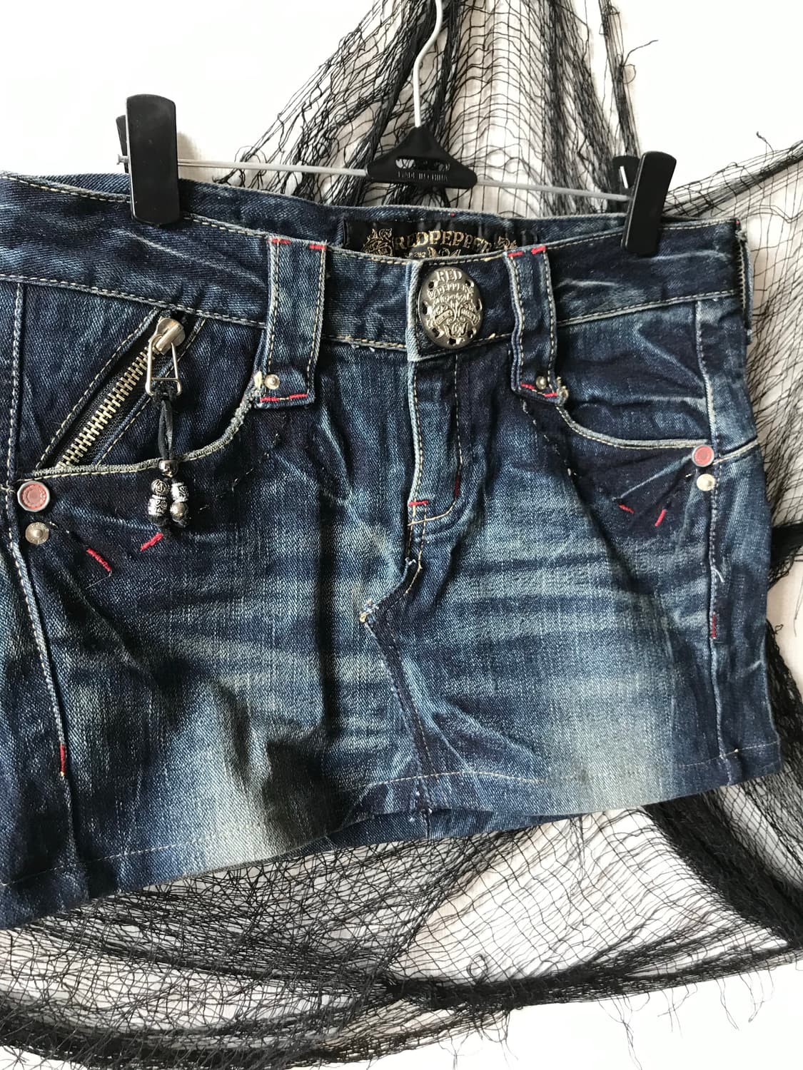 Red pepper patch zipper detailed denim s 상품이미지4