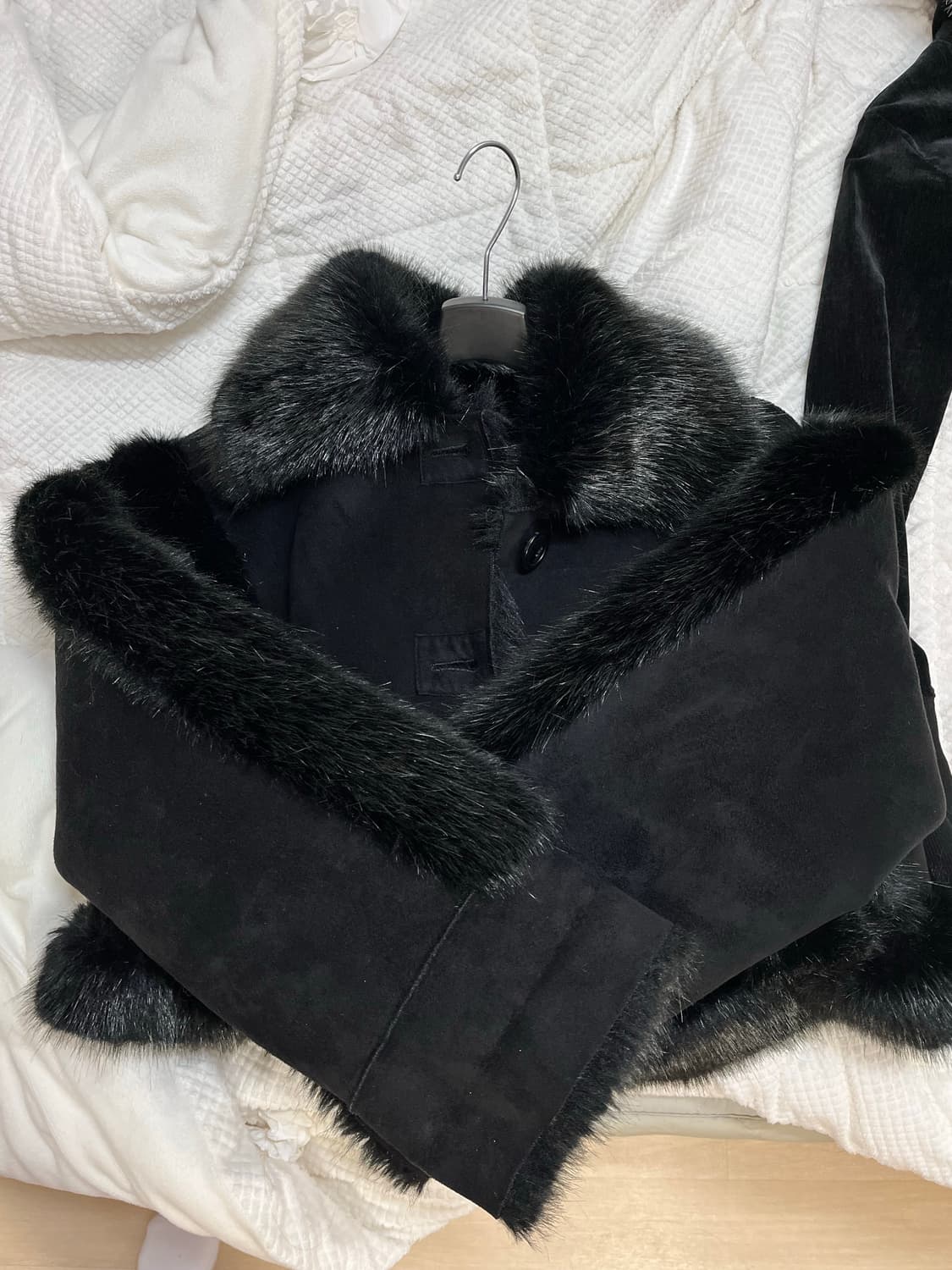 쓰리타임즈 버니퍼 무스탕 21fw 상품이미지4