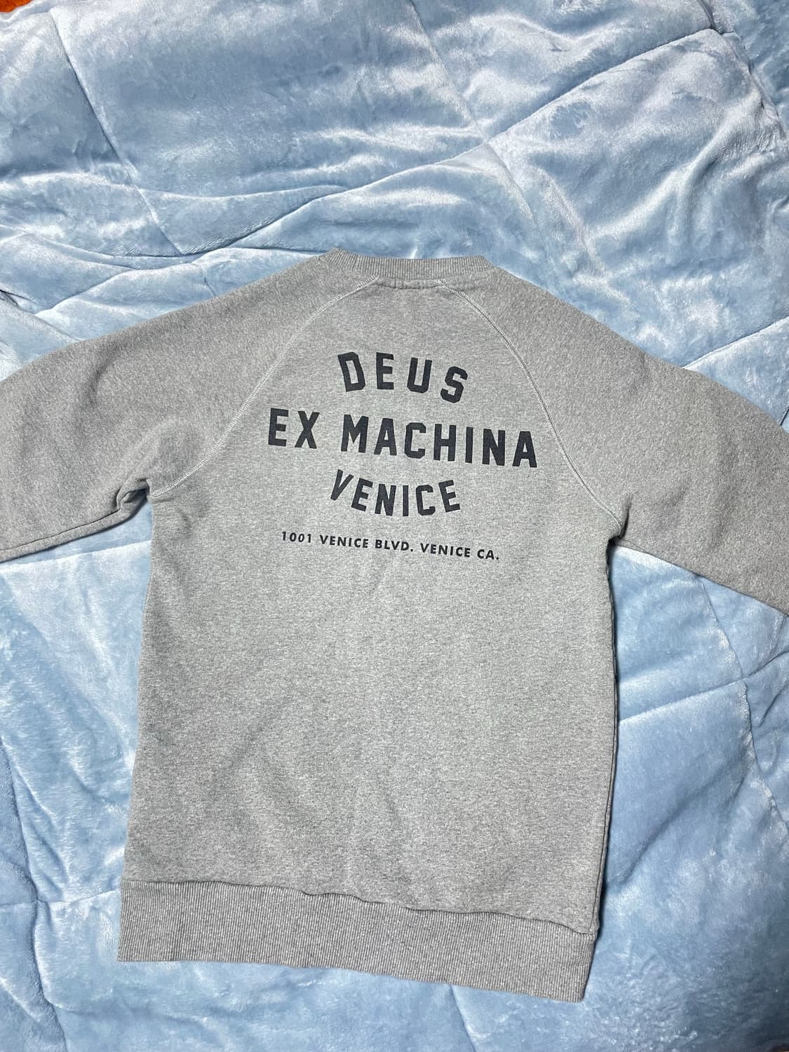 데우스 베니스 맨투맨 팝니다 상품이미지2