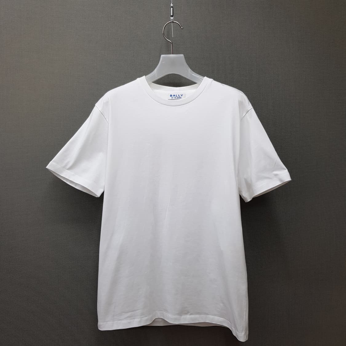 발리 2024 엠블런 프린트 티셔츠 XXS사이즈 상품이미지2