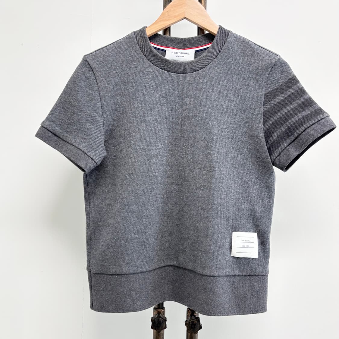 [40]톰브라운 사선완장 반팔티 상품이미지1