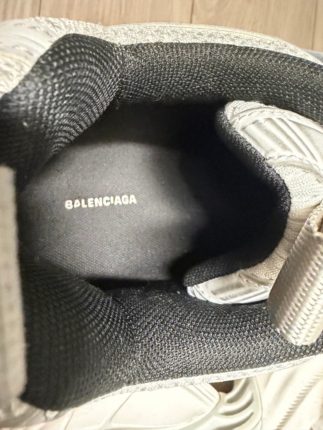 발렌시아가 10XL 스니커즈 화이트 그레이 실버 블랙 상품이미지4