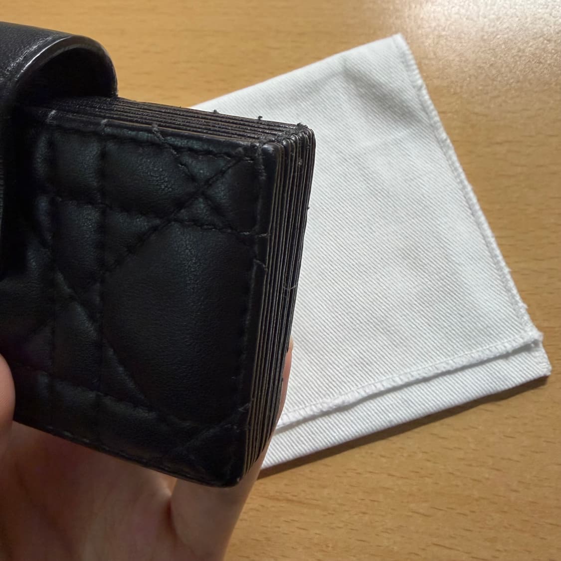 디올 아코디언 지갑 검정 무광 상품이미지10
