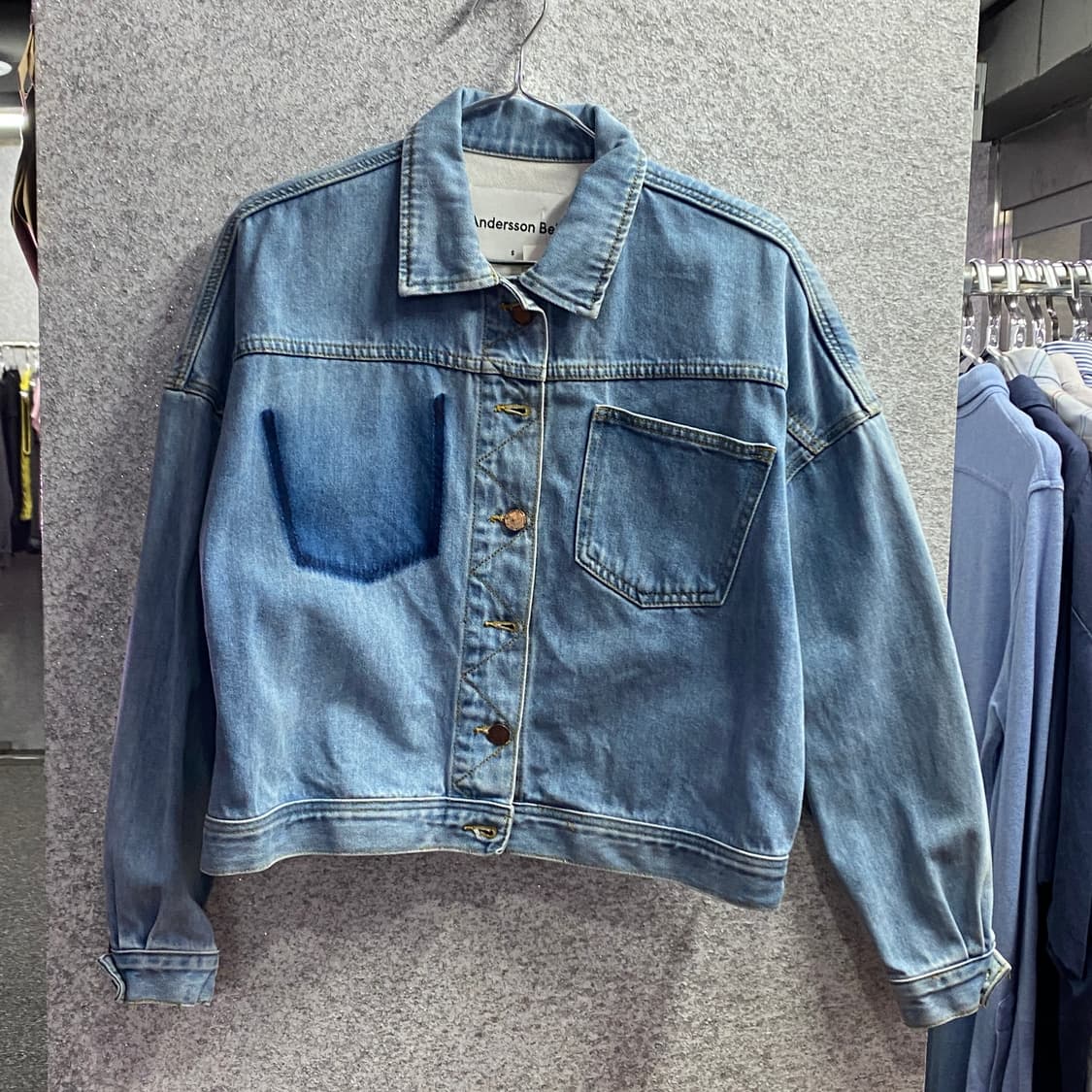 앤더슨벨 백절개 크롭 데님자켓 B3684 상품이미지2