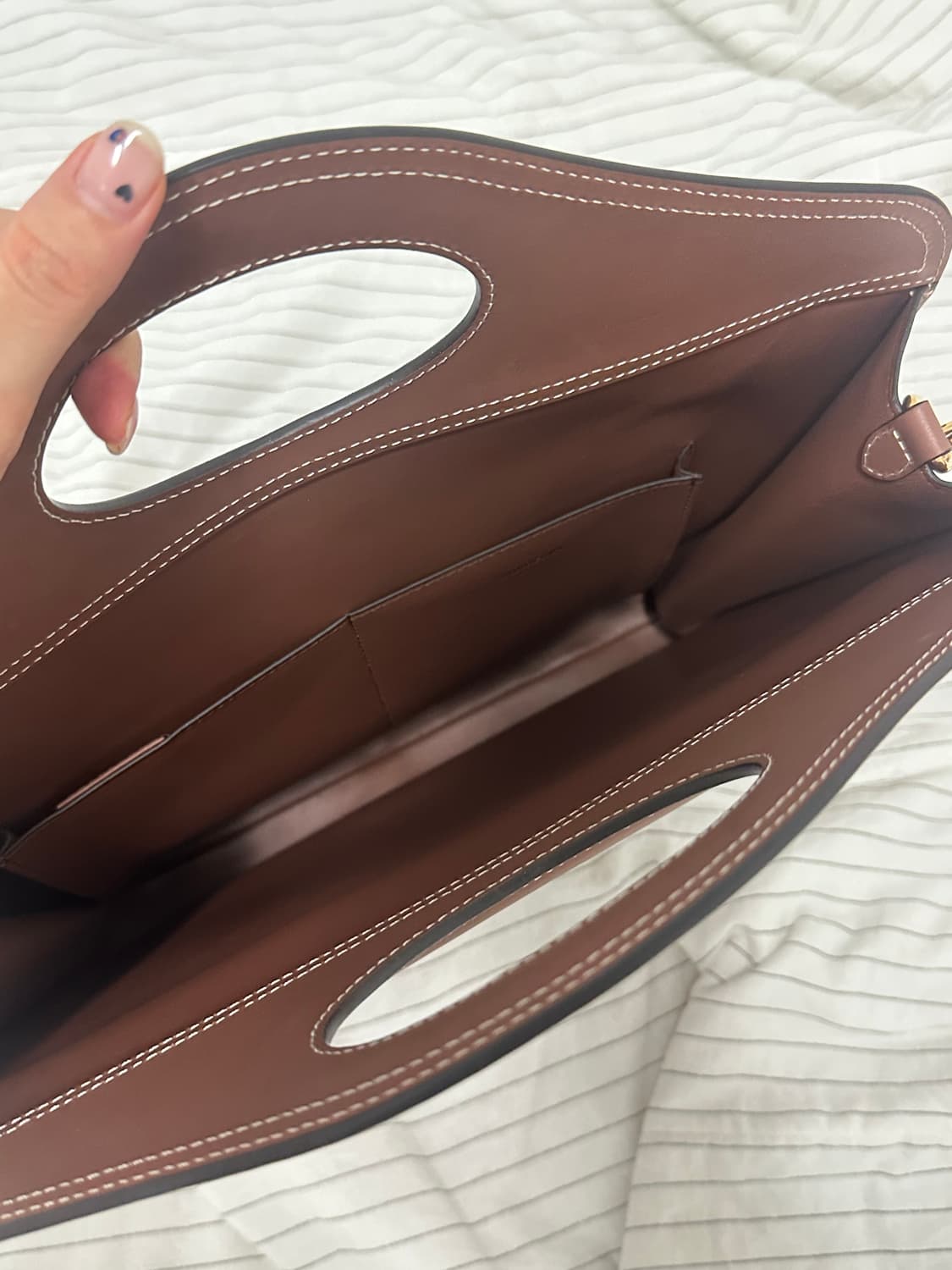 [os] 버버리 미디엄 탑스티치 레더 포켓백 브라운 상품이미지2