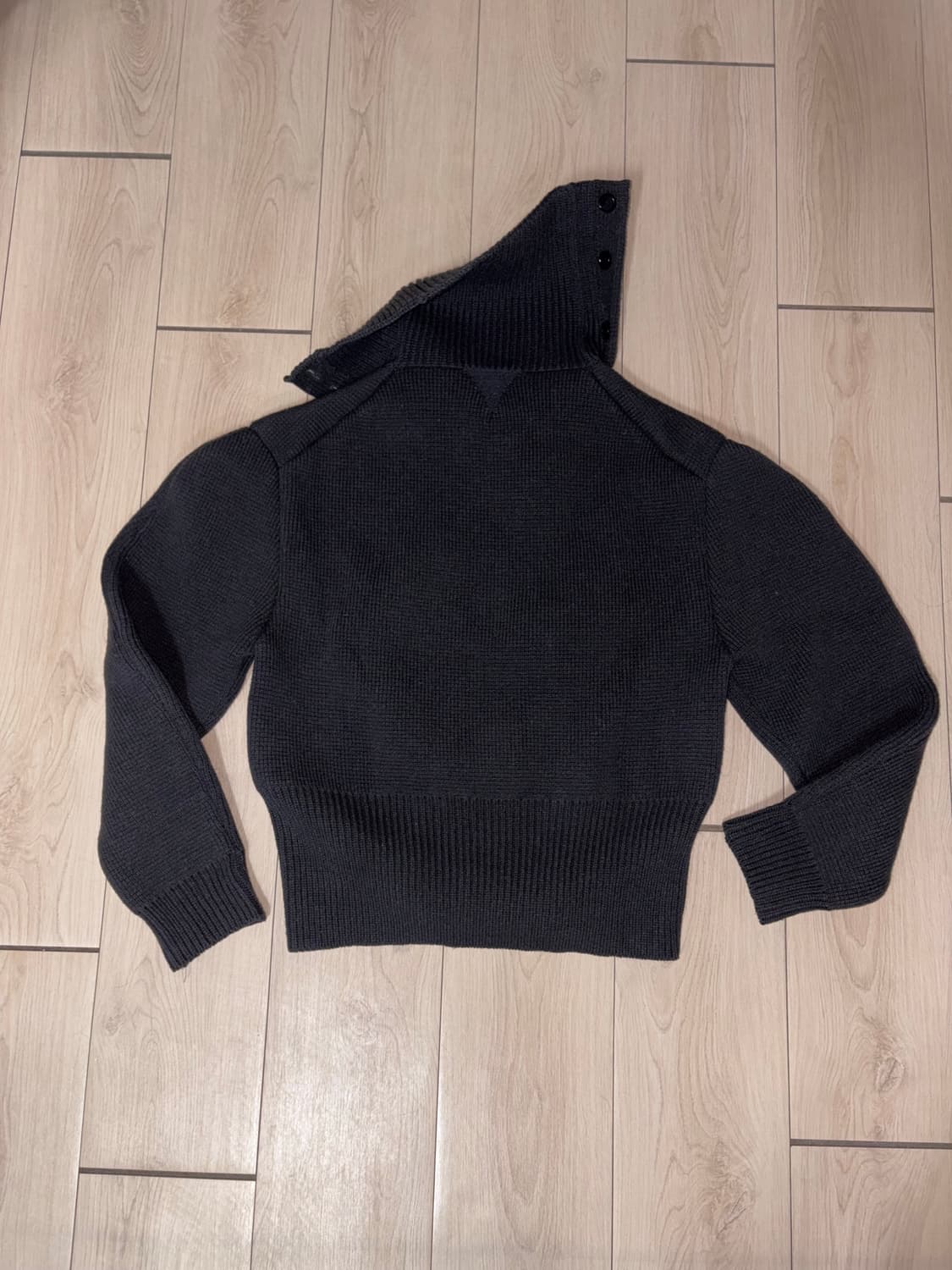 [M] 보테가 베네타 버튼 터틀넥 니트 점퍼 상품이미지3