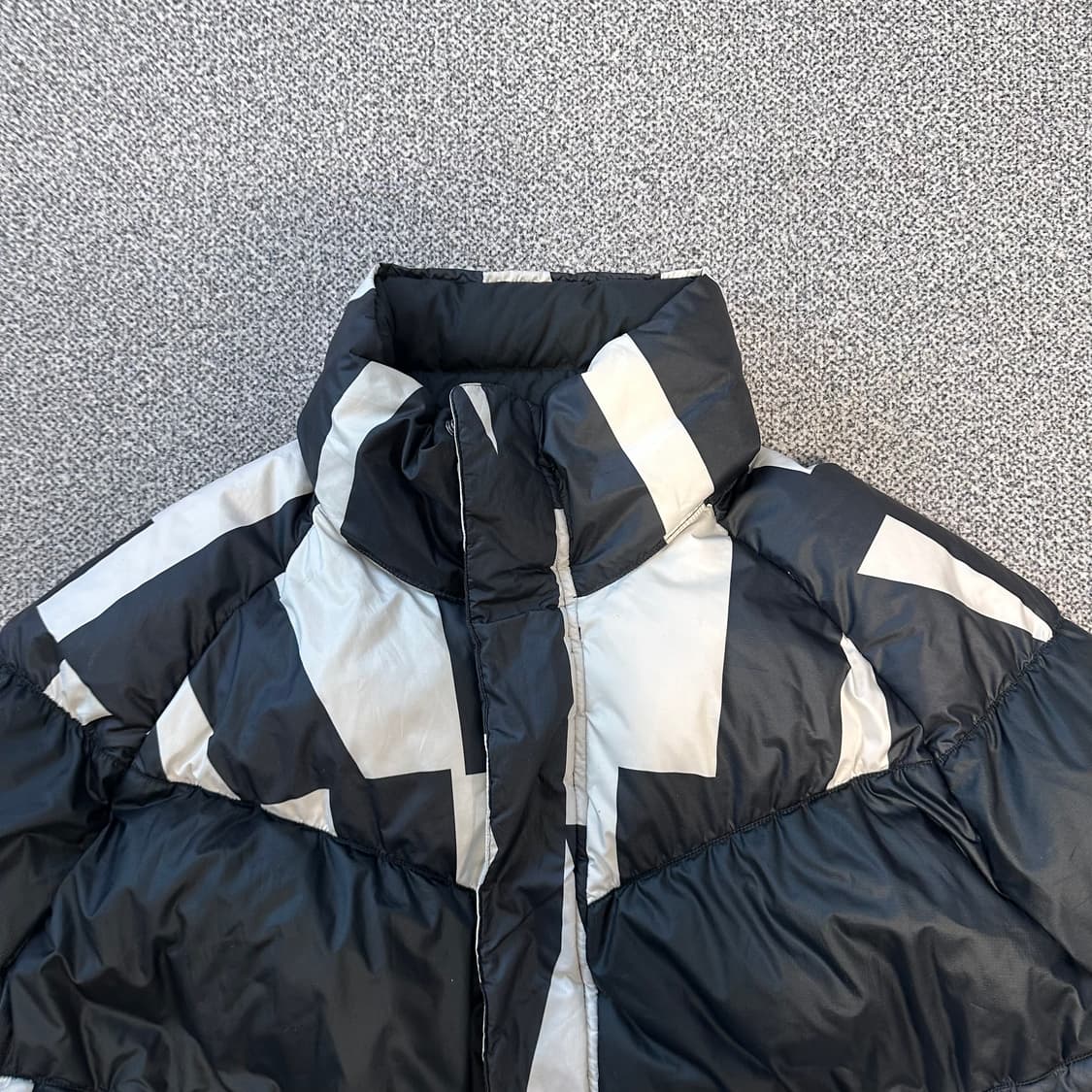 나이키 패턴 블랙 화이트 패딩 상품이미지2