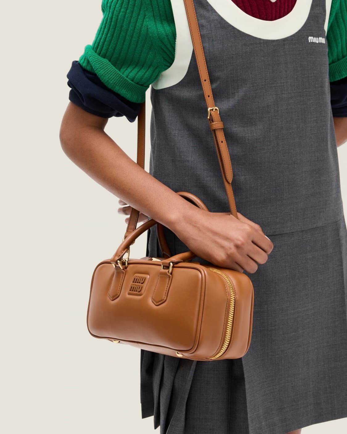 미우미우 레더 아르카디백 라지 꼬냑 수지 장원영 가방 상품이미지8