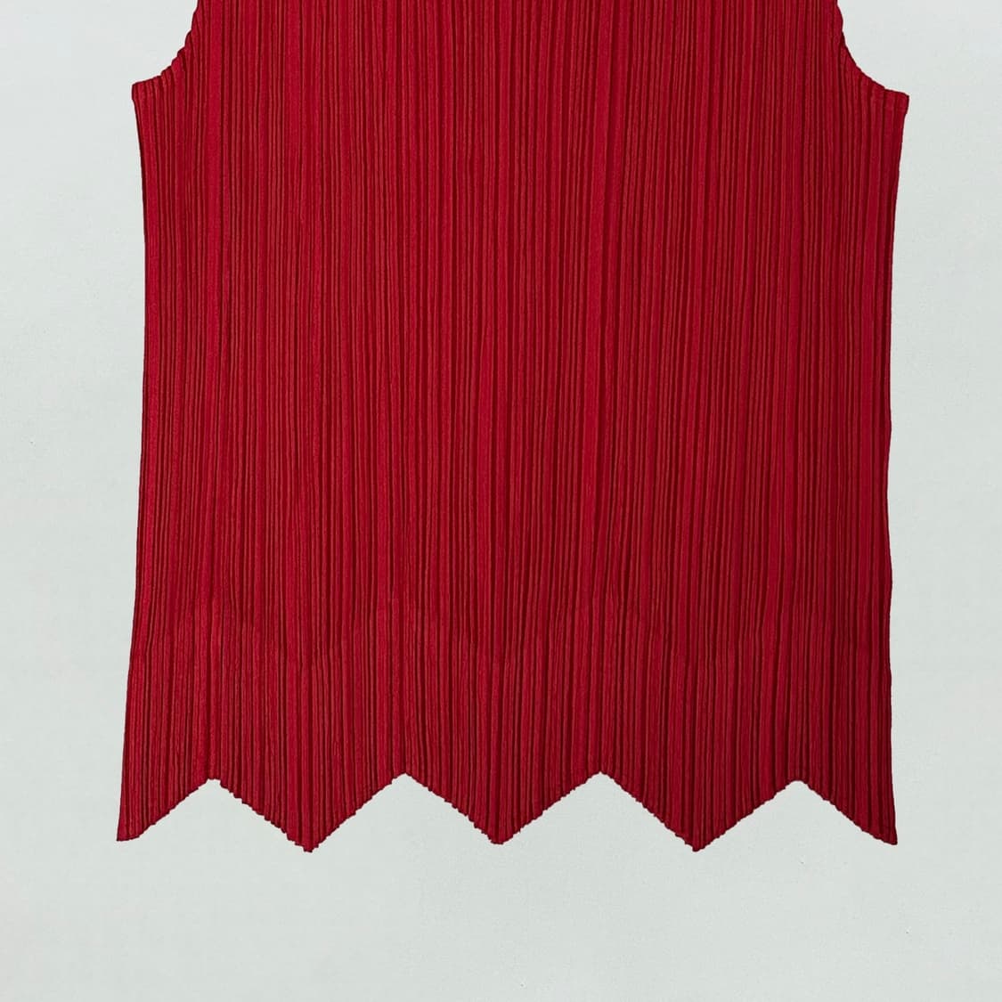 이세이미야케 플리츠플리즈 지그재그 헴 슬리브리스 탑 상품이미지3