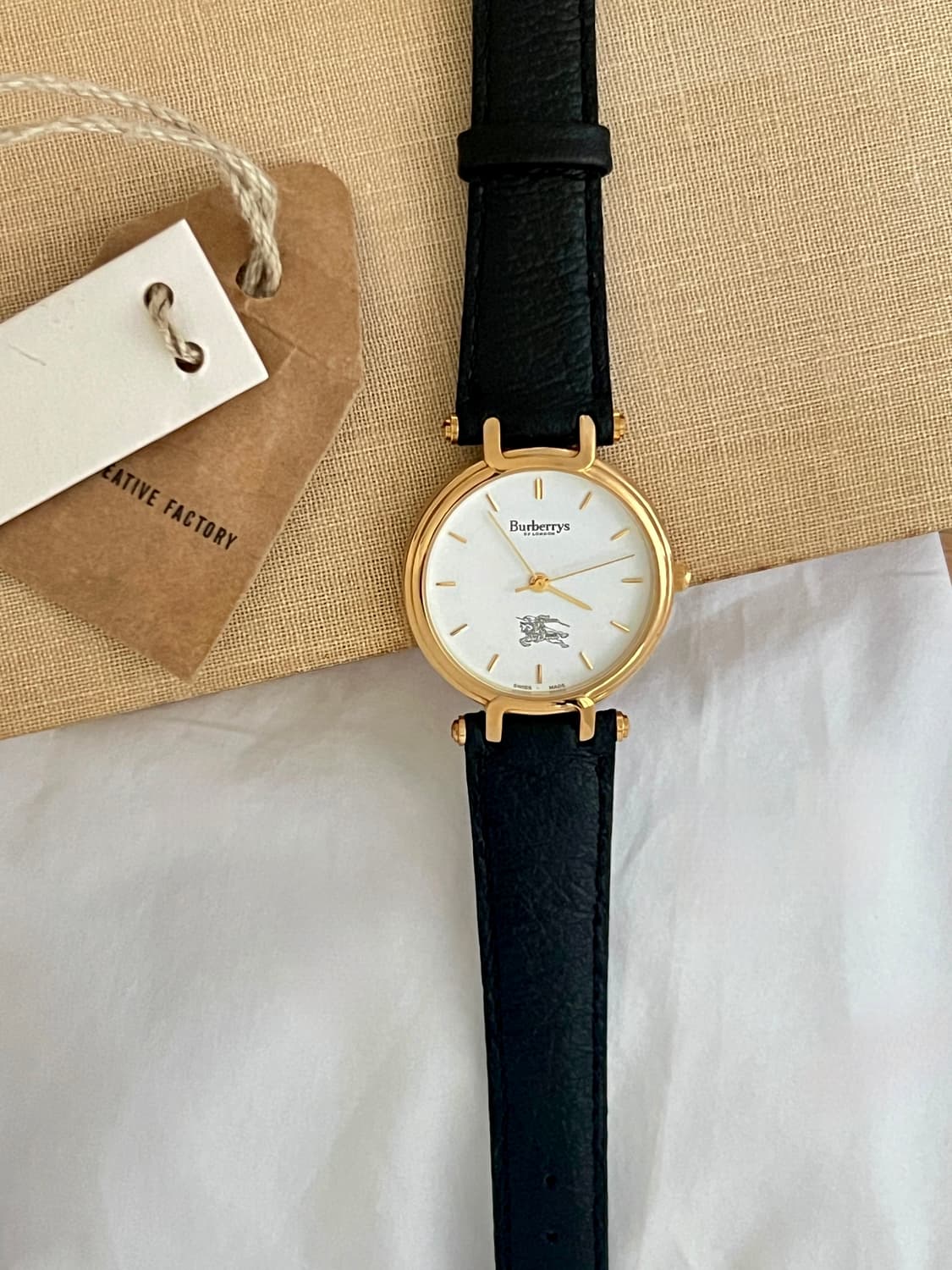 버버리 골드 라운드 화이트 다이얼 시계 / 케어 상품이미지1