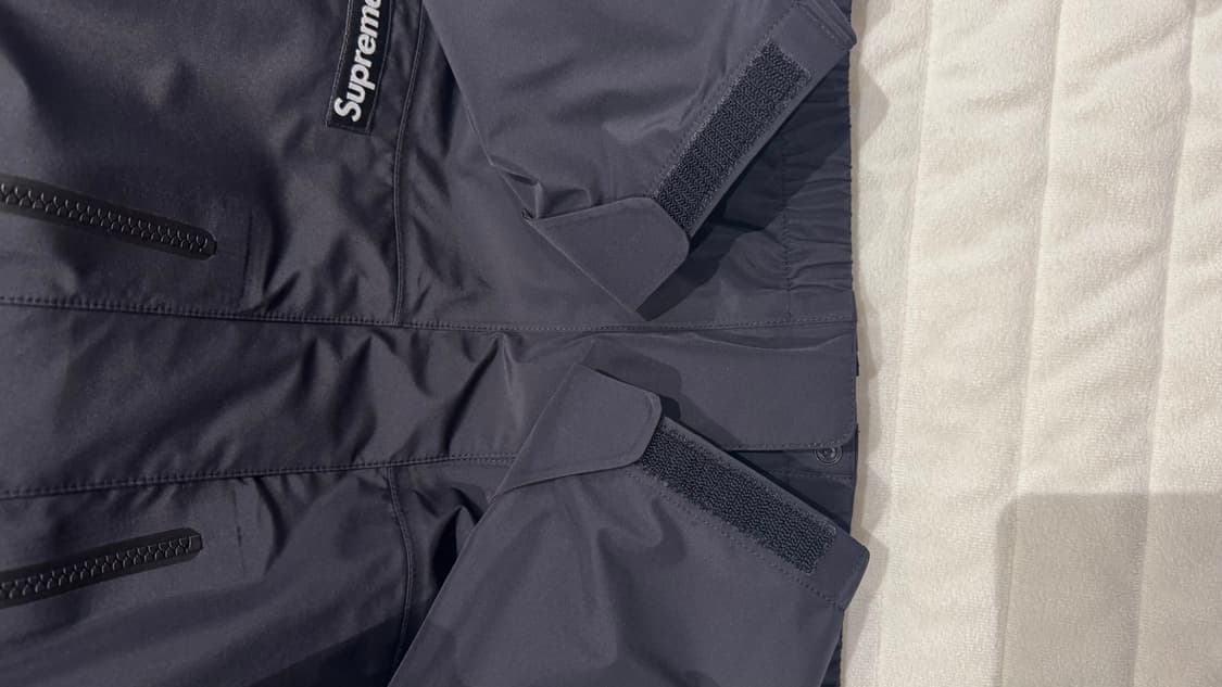 슈프림 고어텍스 테이프드 심 쉘 자켓 블랙 상품이미지2