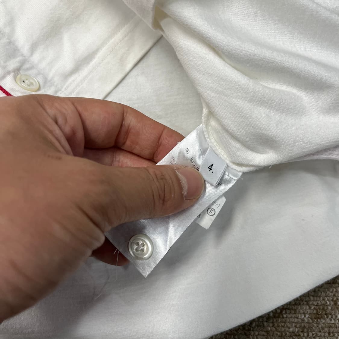 톰브라운 화이트 포켓 반팔티 상품이미지7