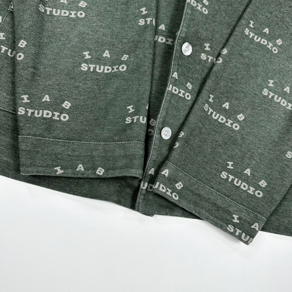 아이앱스튜디오 모노그램 긴팔 파자마 상의 L 상품이미지4