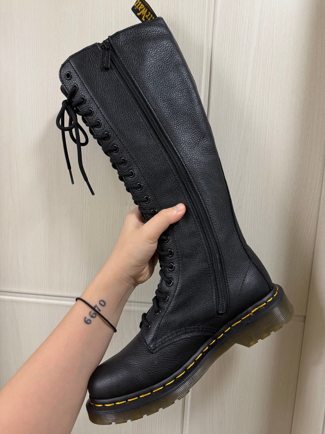 닥터마틴 1B60 20홀 240 상품이미지2