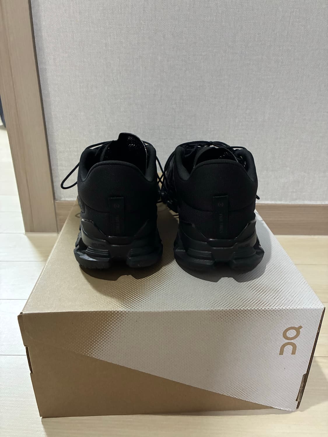 온러닝 클라우드 x FKA twigs 260사이즈 판매 상품이미지7