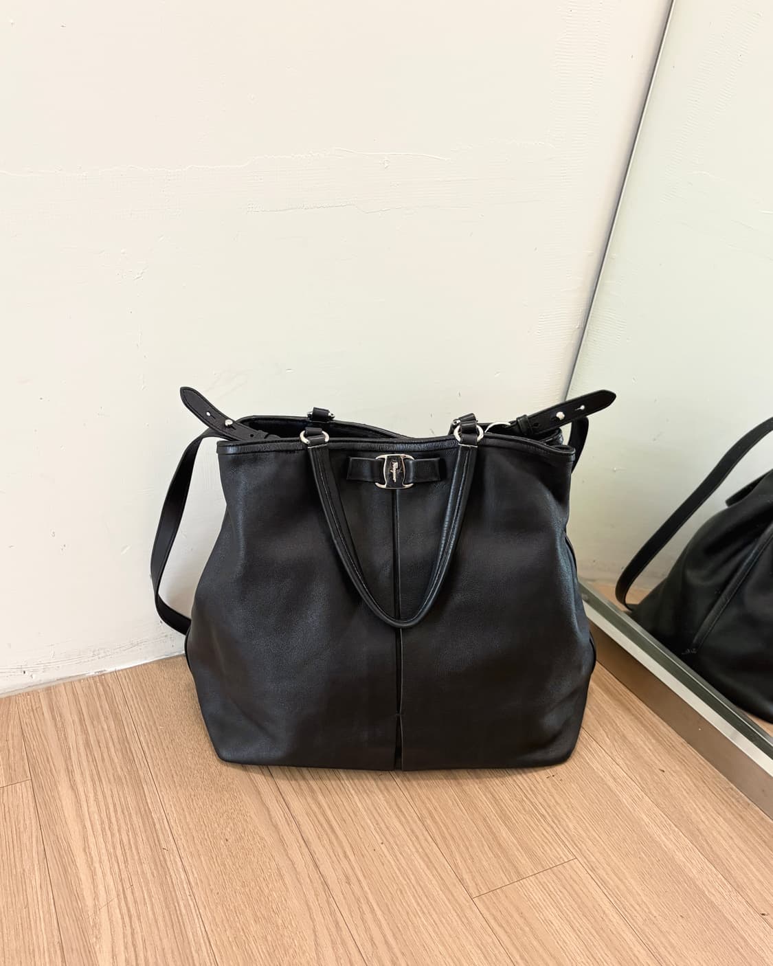페라가모 블랙 바라 레더 투웨이백 상품이미지2