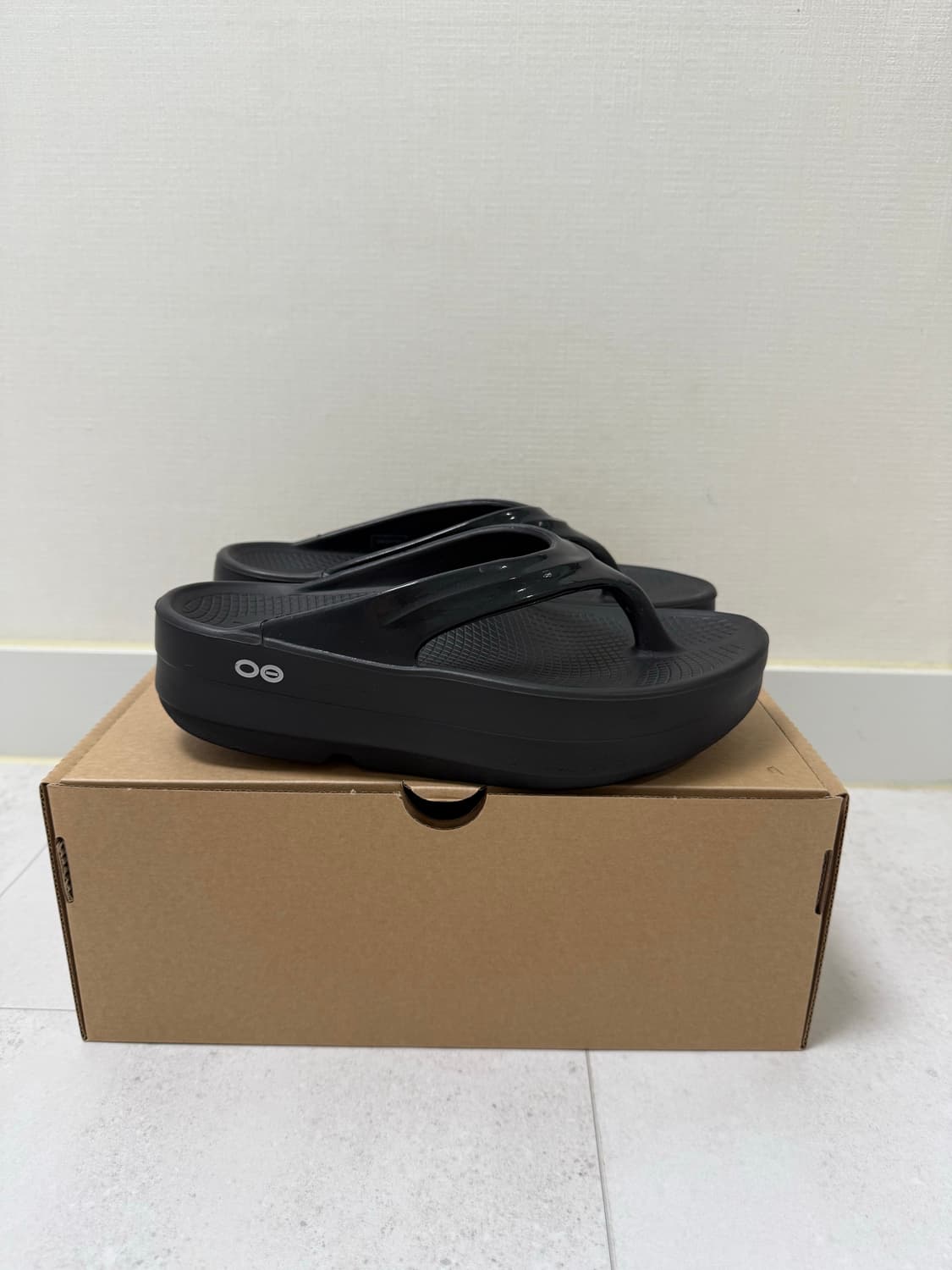 우포스 울랄라 오메가 플랫폼 쪼리 블랙 240 상품이미지2