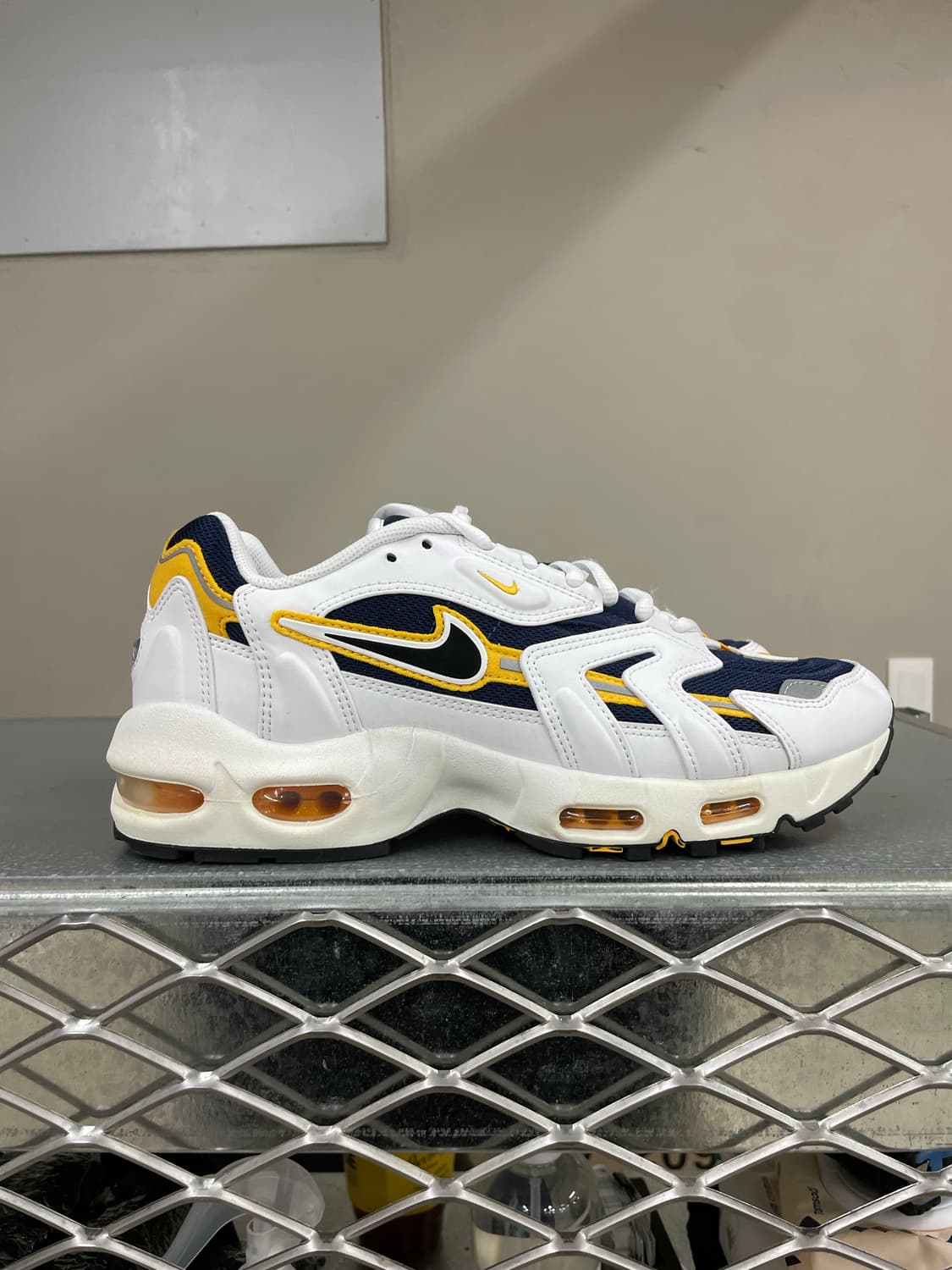나이키 에어맥스 96 골든 로드 280 상품이미지4