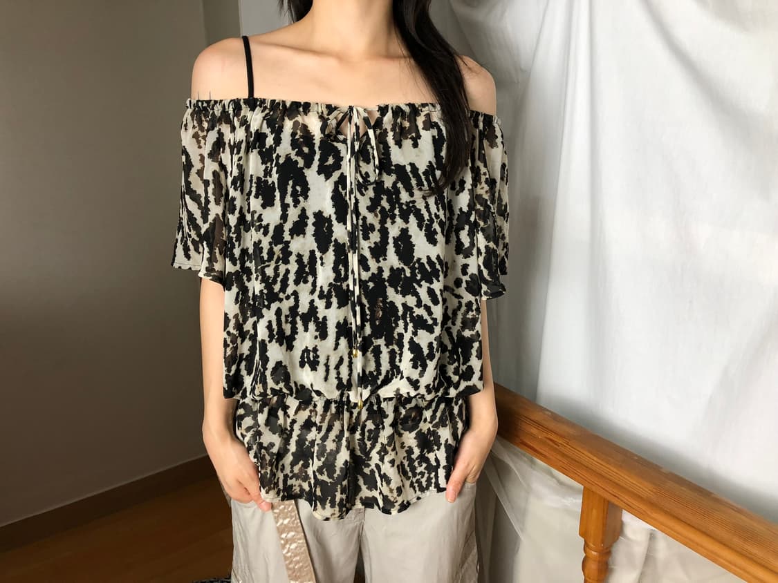 Calvin Klein / Sheer Leopard Blouse 상품이미지3