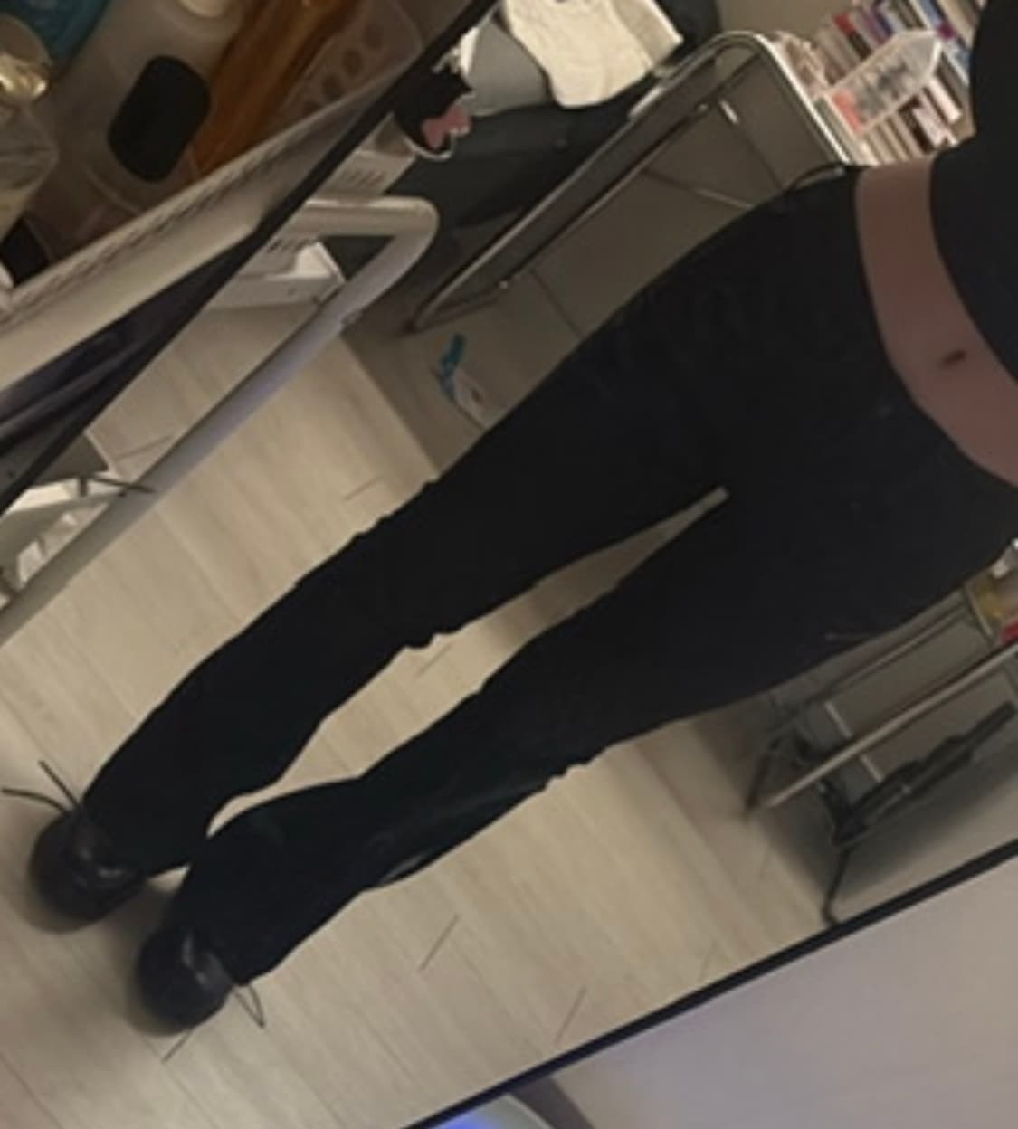 디젤 D-BEEBEE-X 로우라이즈 부츠컷 데님 팬츠 블랙 W24 상품이미지4