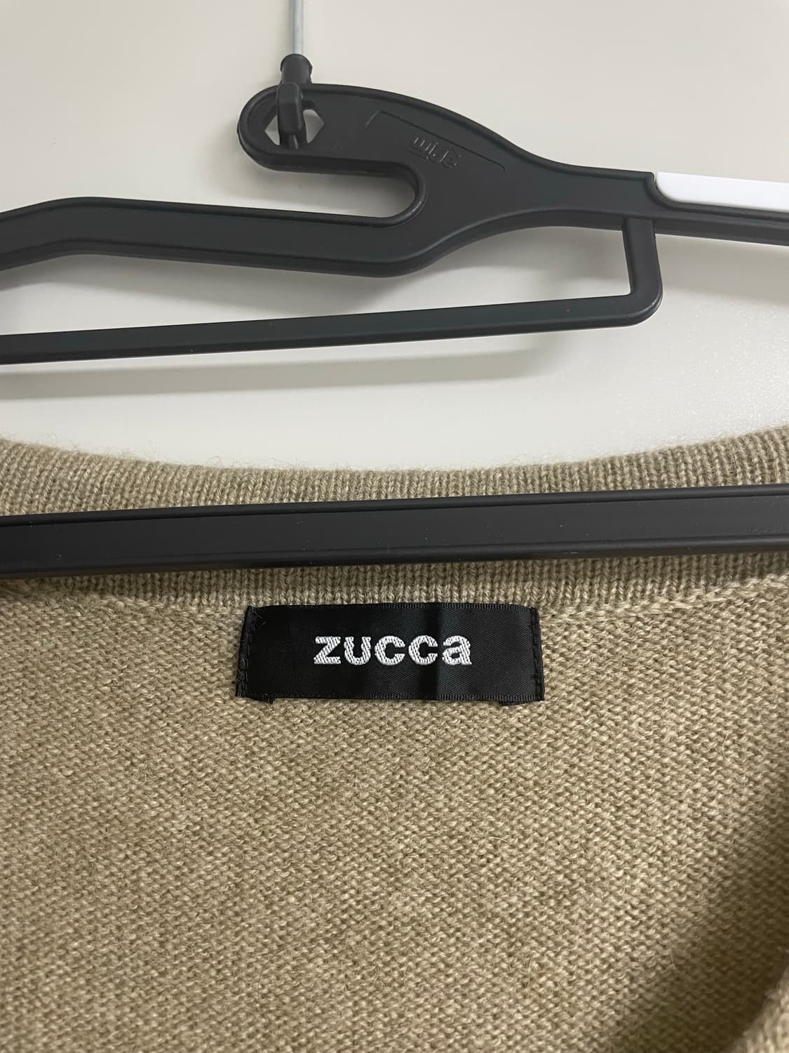 주카 v넥 울 니트 상품이미지4