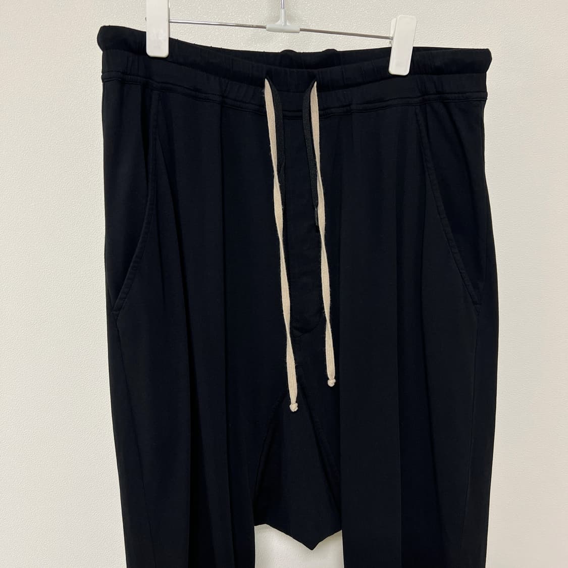 릭오웬스 18FW 다크쉐도우 드로우스트링 코튼 크롭 배기 팬츠 블랙 상품이미지5