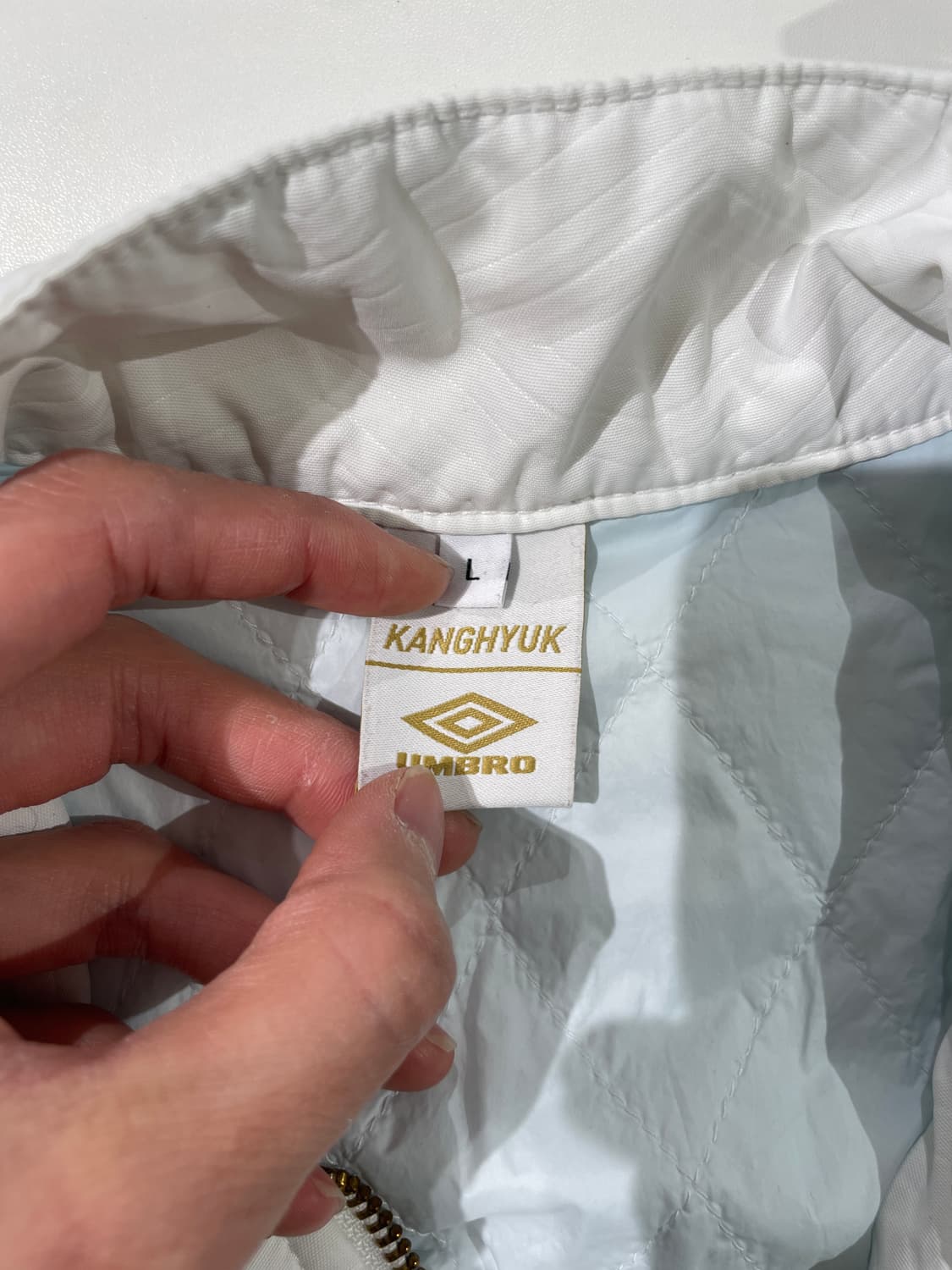 엄브로 x 강혁 화이트 마스 fc 디렉터 프로텍트 자켓 상품이미지7