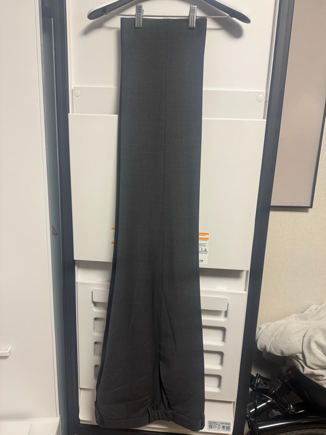 포터리 컴포트 밴딩 슬랙스 챠콜 3사이즈 팝니다. 상품이미지1