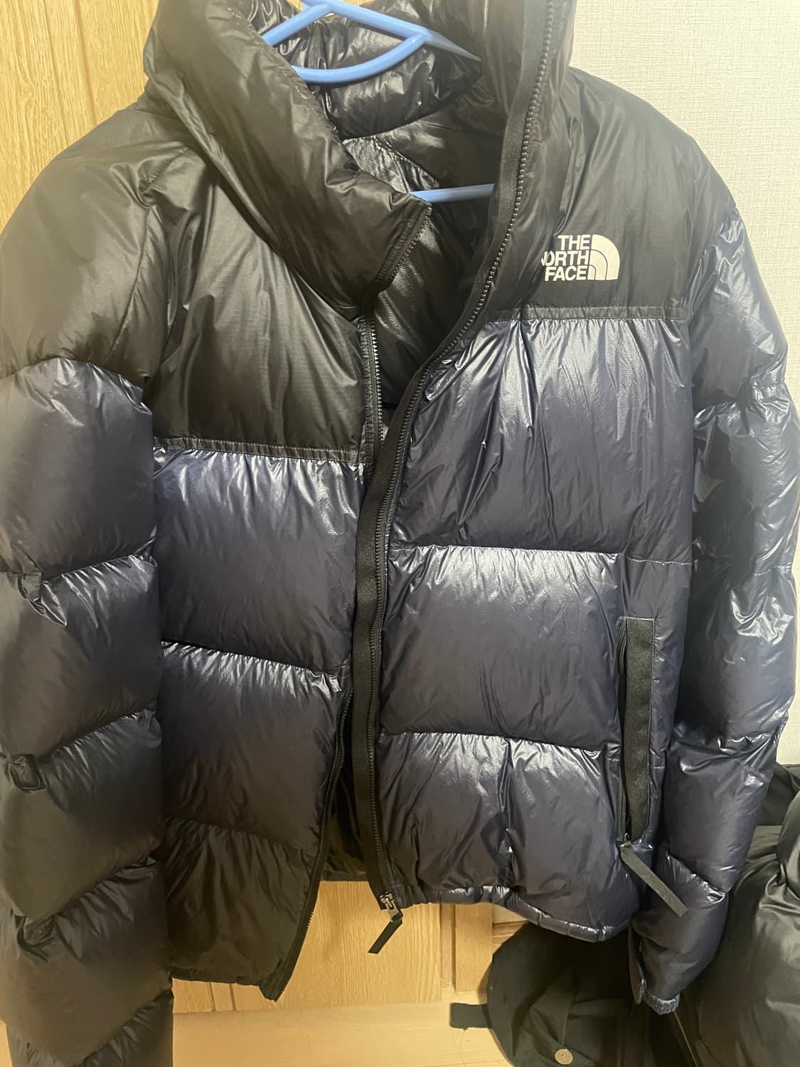 NJ1DQ50C 남성 1996 눕시 에어 다운 자켓_NAV 상품이미지3