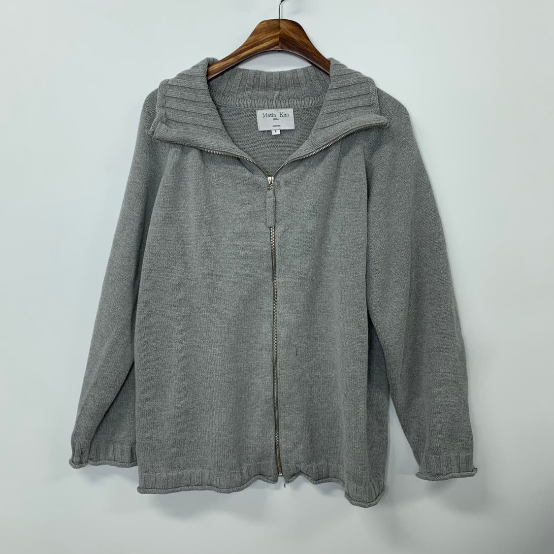 마땡킴 스펠포인트 그레이 니트집업 상품이미지3