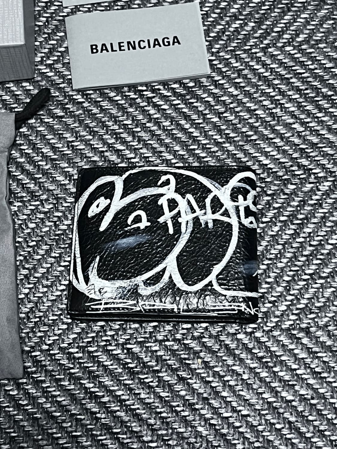 발렌시아가 캐쉬 스퀘어 반지갑 그래피티 블랙 새상품 상품이미지5