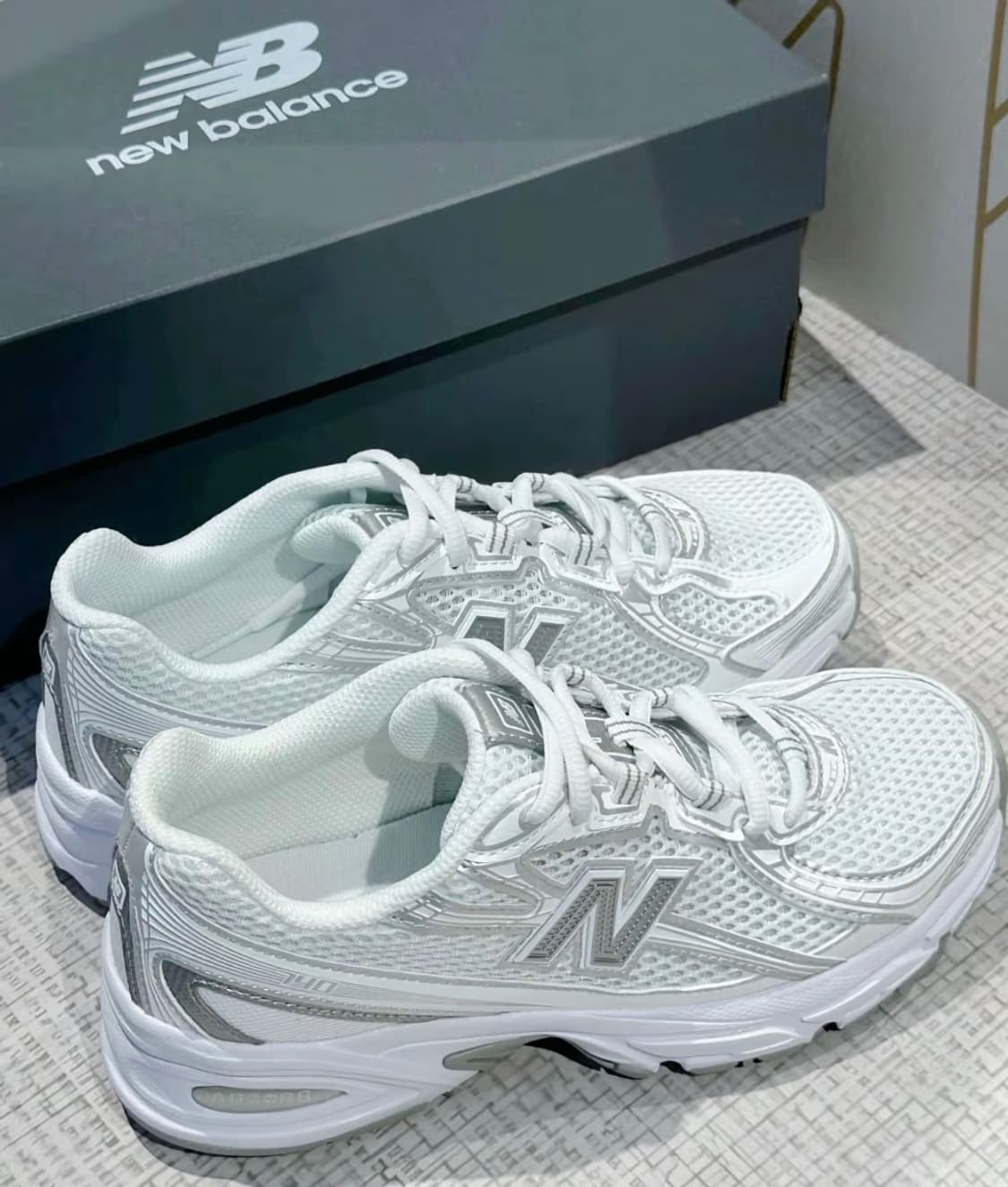 뉴발란스 740v2 화이트 실버 메탈릭 상품이미지2