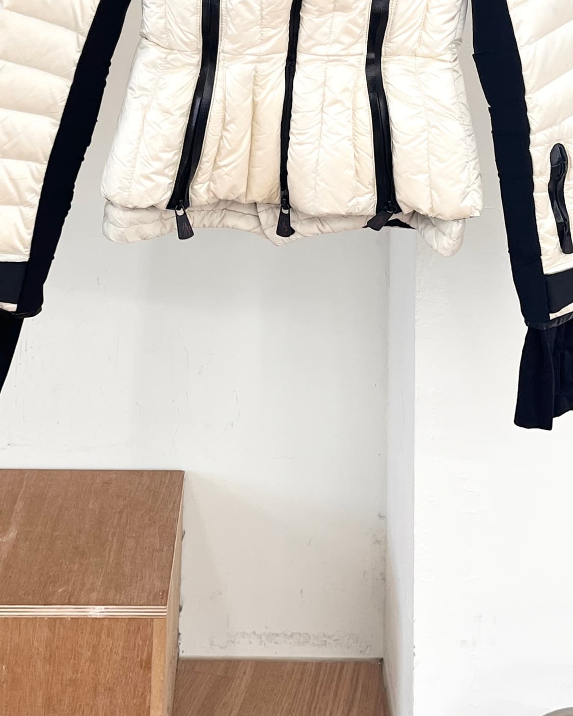 몽클레어 오프화이트 그레노블 브르쉬 다운 자켓 상품이미지5